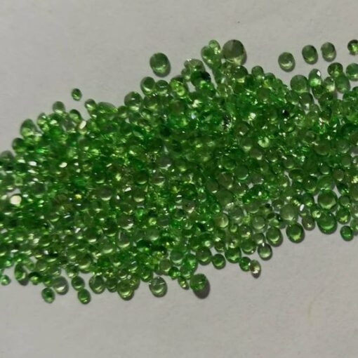 2.5mm green garnet round cut