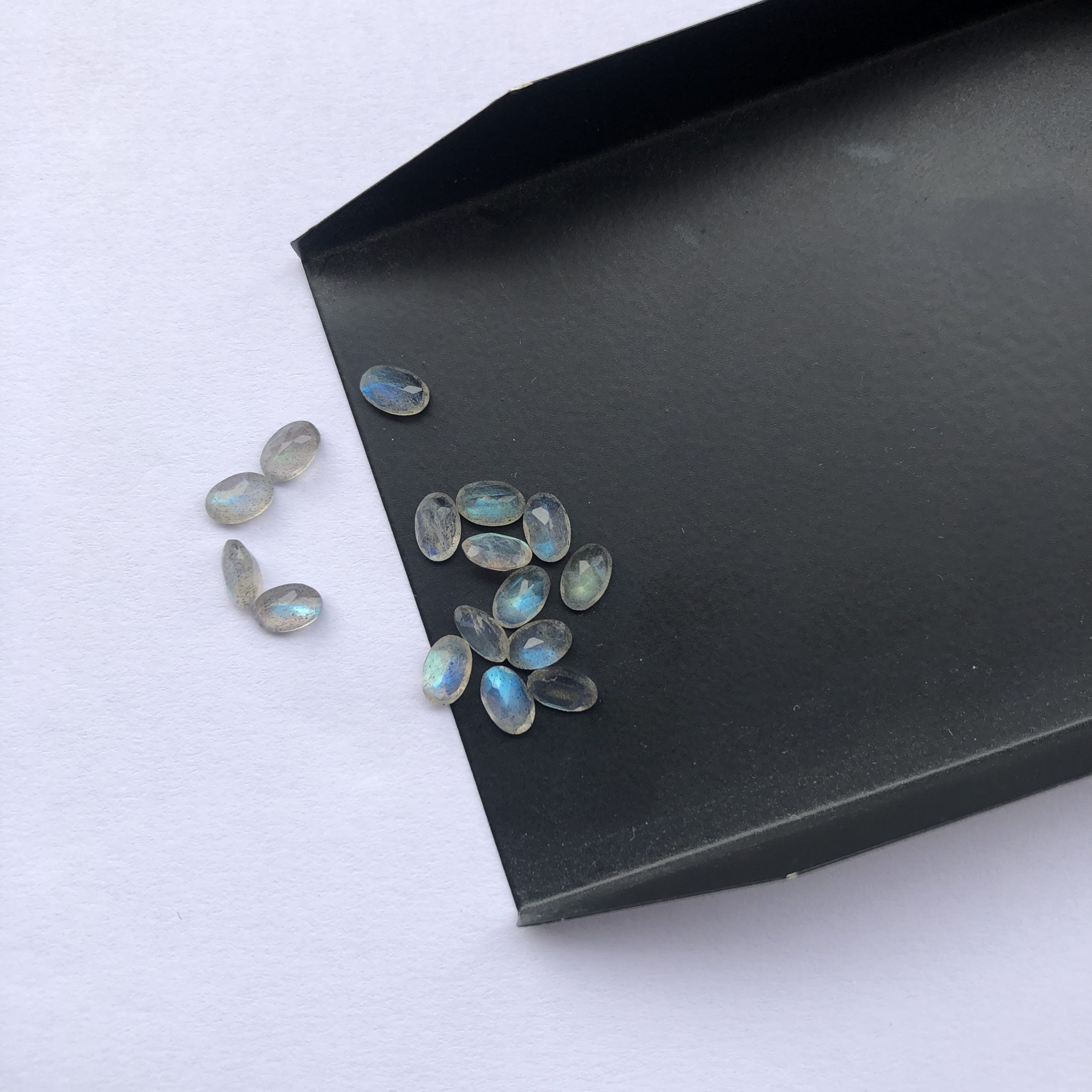 3x2mm Natural Labradorite Oval Cut Gemstone 3x2mm Natural Labradorite Oval Cut Gemstone