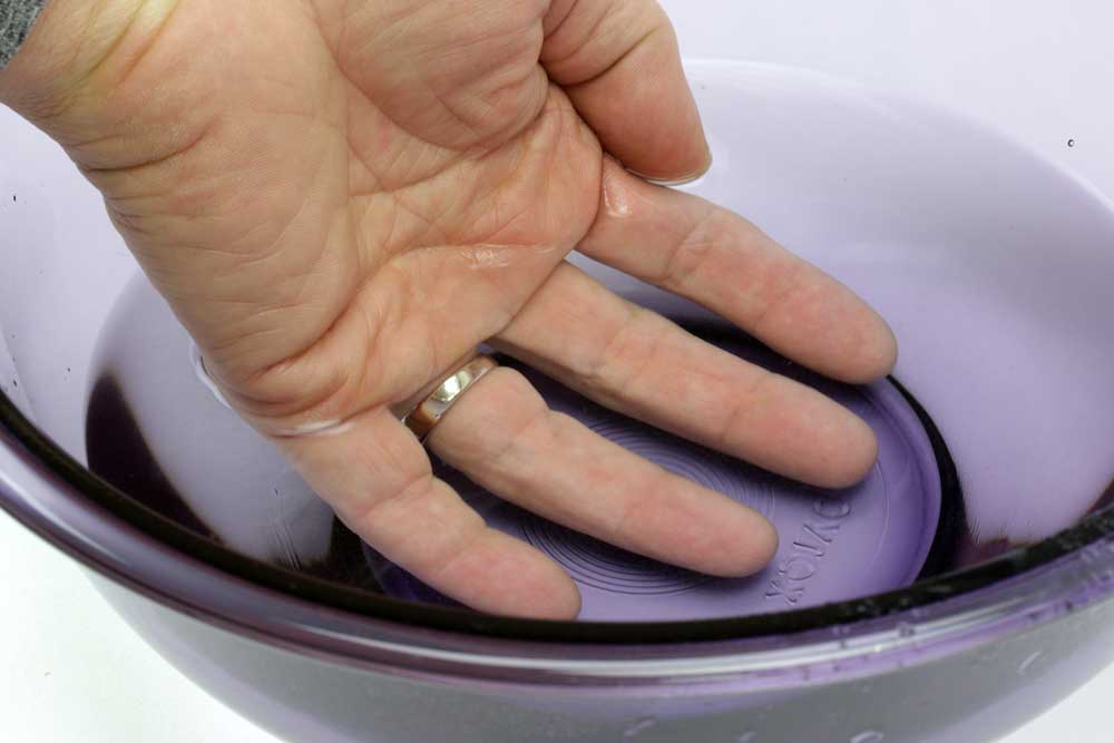 6 Easy Hacks Guide: How to Get Stuck Ring Off a Swollen Finger?
