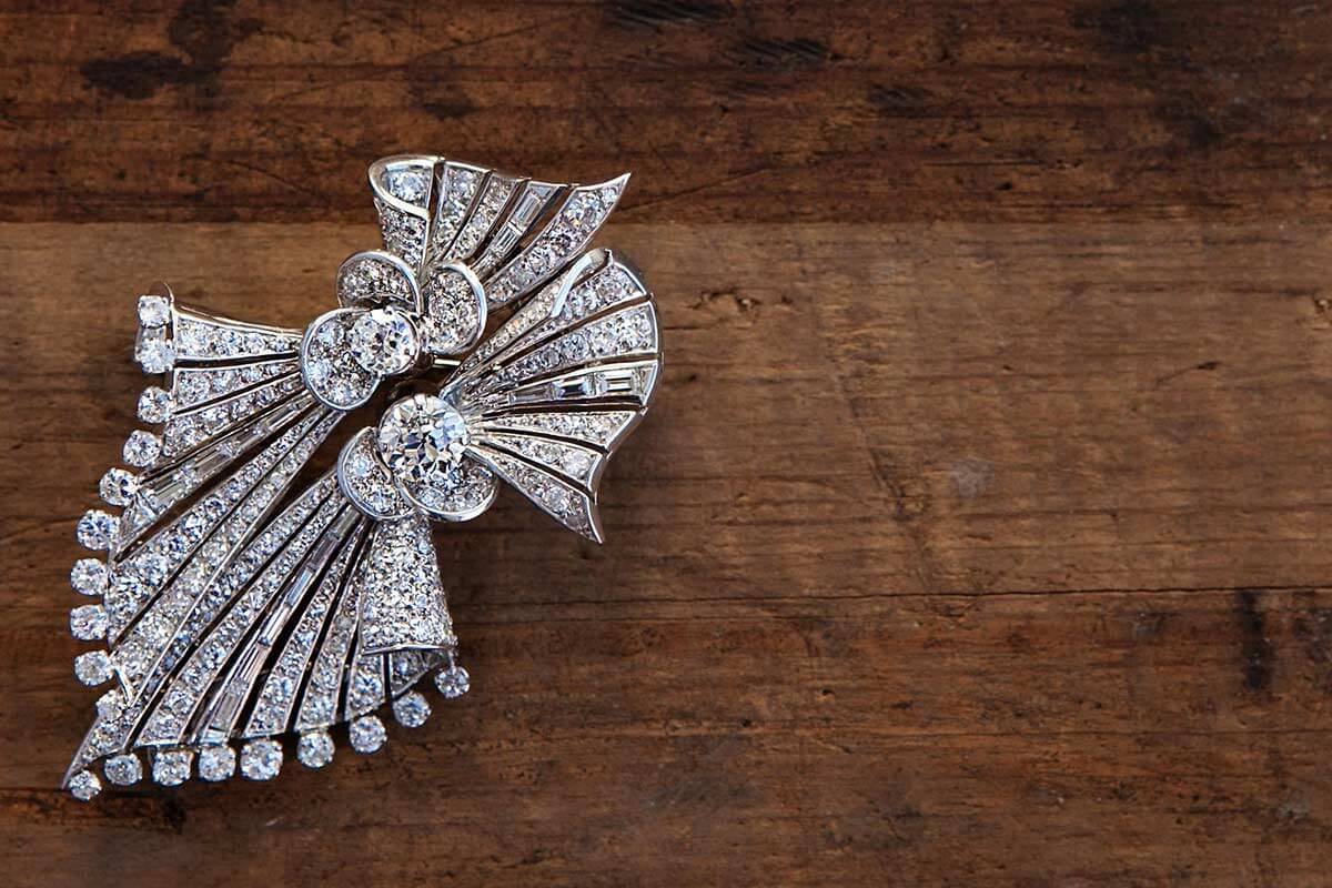 Brooches: What are they & How Should I Wear them?